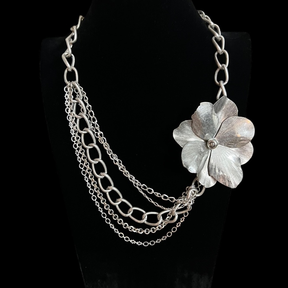 Jessica Simpson Silver Tone Flower Necklace & Bracelet Set - Picture 2 of 11